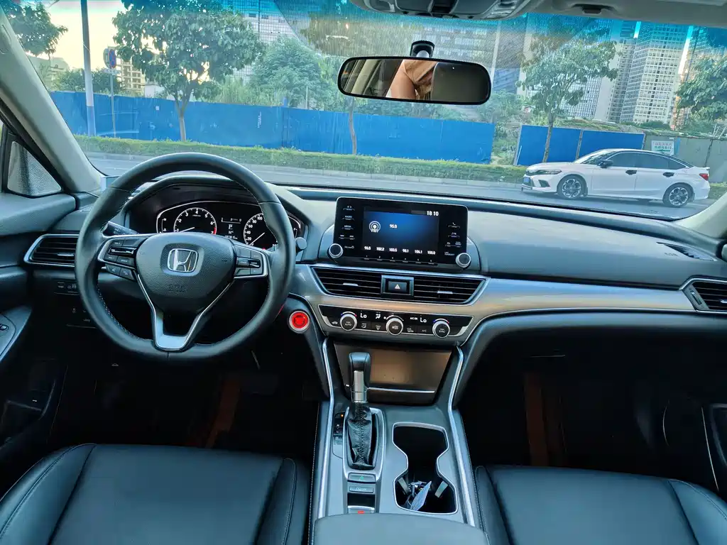 Honda Accord — фото 10