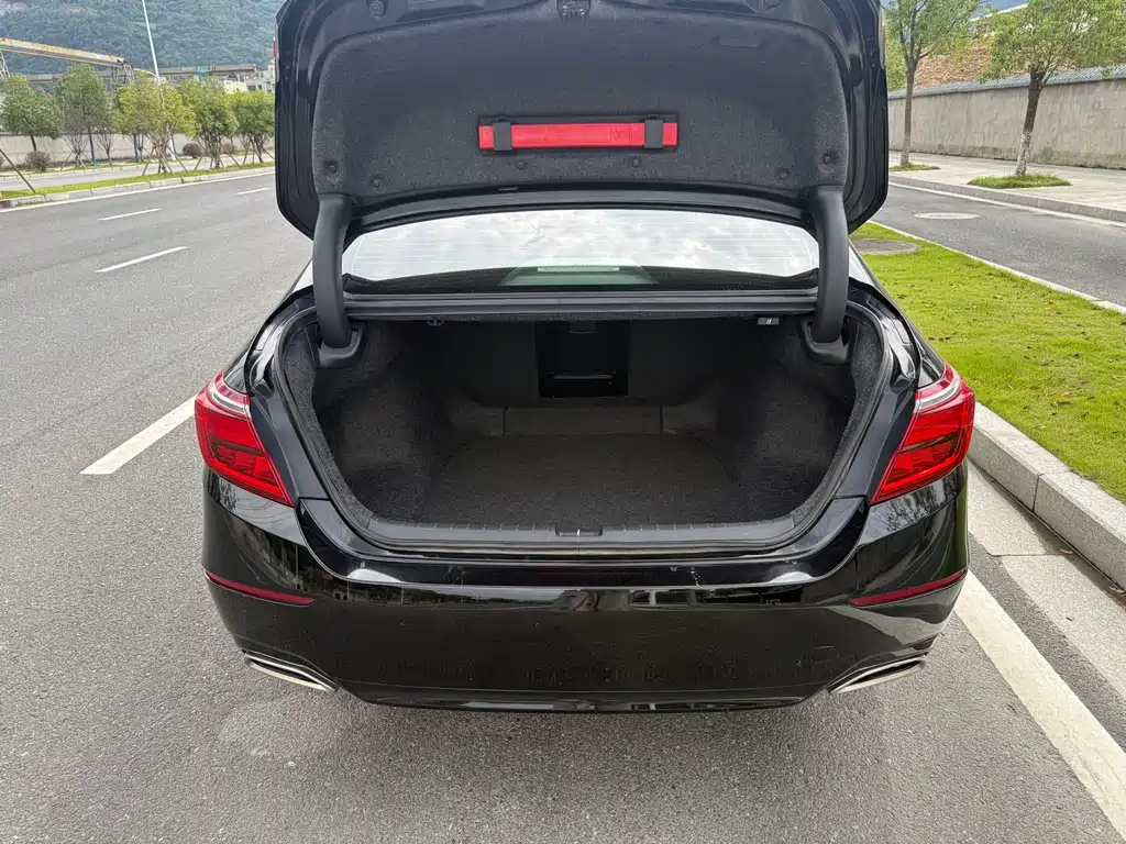 Honda Inspire — фото 18