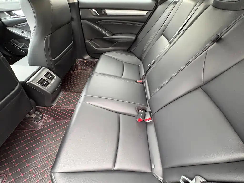 Honda Accord — фото 11