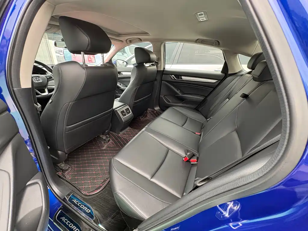 Honda Accord — фото 10