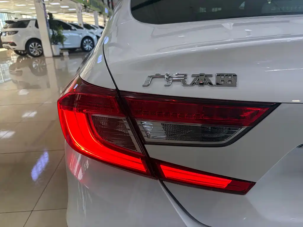 Honda Accord — фото 13