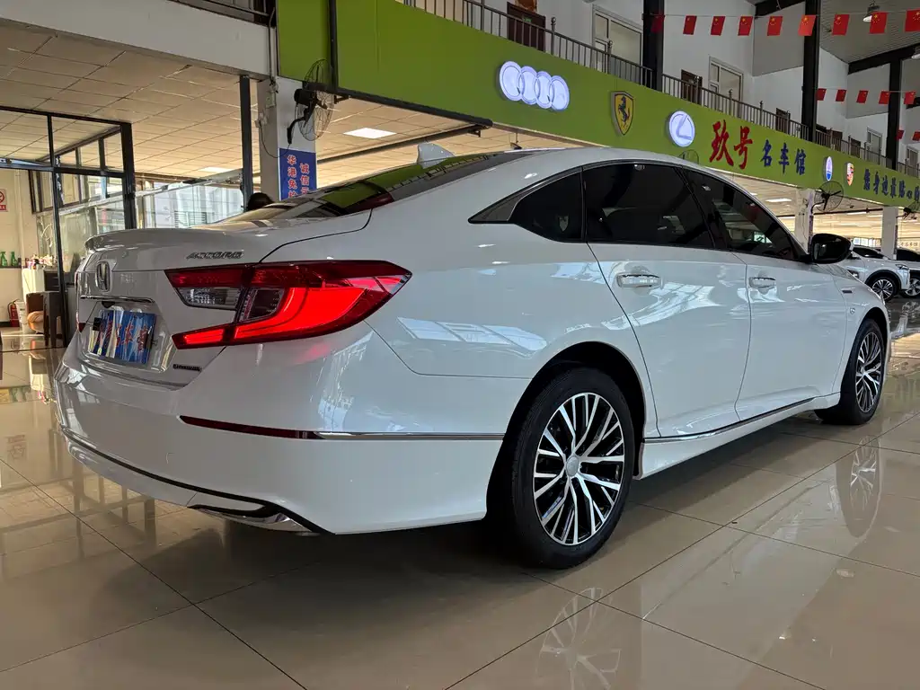 Honda Accord — фото 19