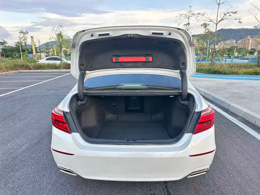 Honda Inspire — фото 17