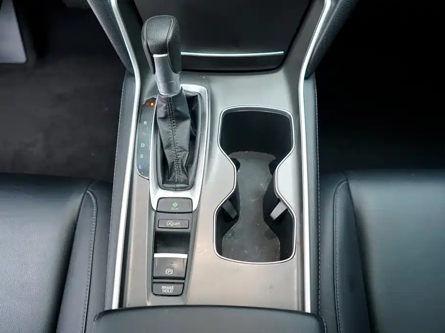 Honda Accord — фото 17