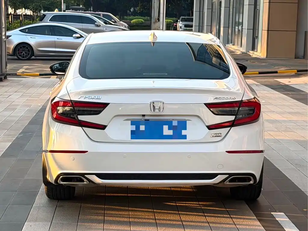 Honda Accord — фото 8