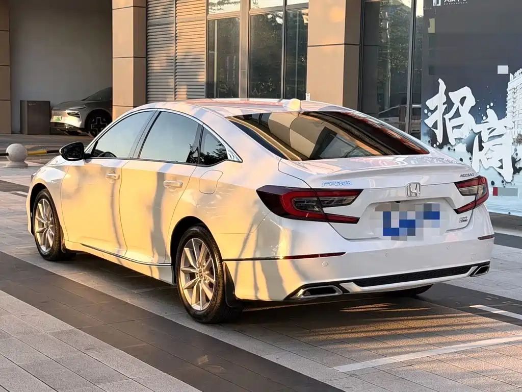 Honda Accord — фото 9