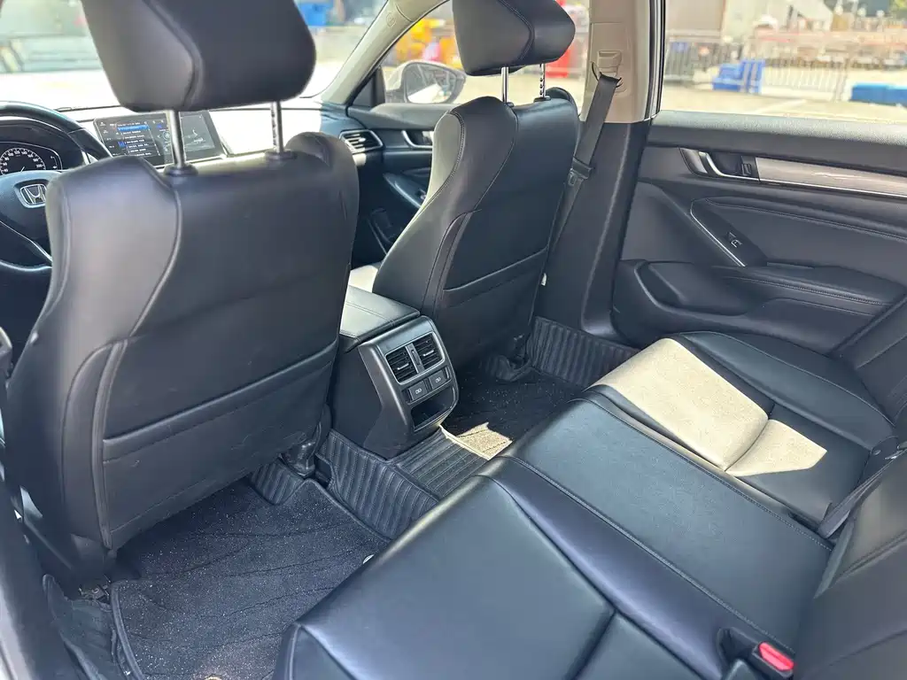 Honda Accord — фото 9