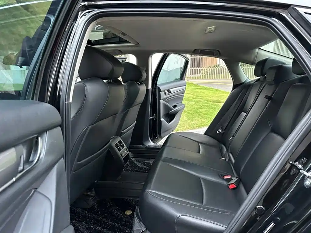 Honda Accord — фото 6