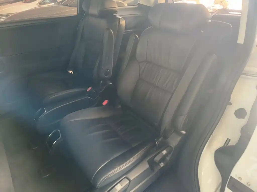 Honda Odyssey — фото 17