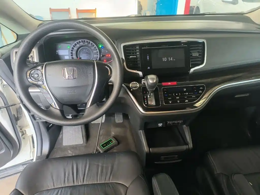 Honda Odyssey — фото 10
