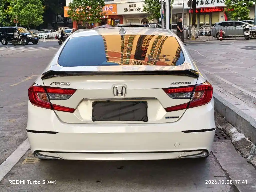 Honda Accord — фото 8