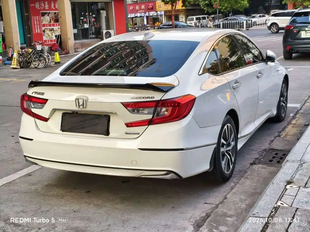 Honda Accord — фото 9