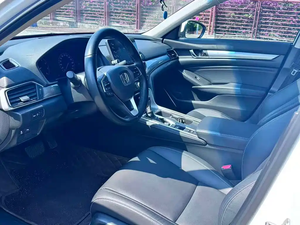 Honda Accord — фото 19