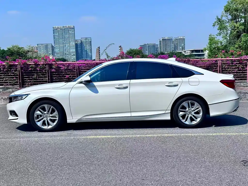 Honda Accord — фото 4