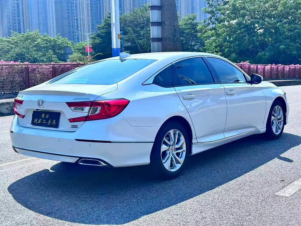 Honda Accord — фото 7
