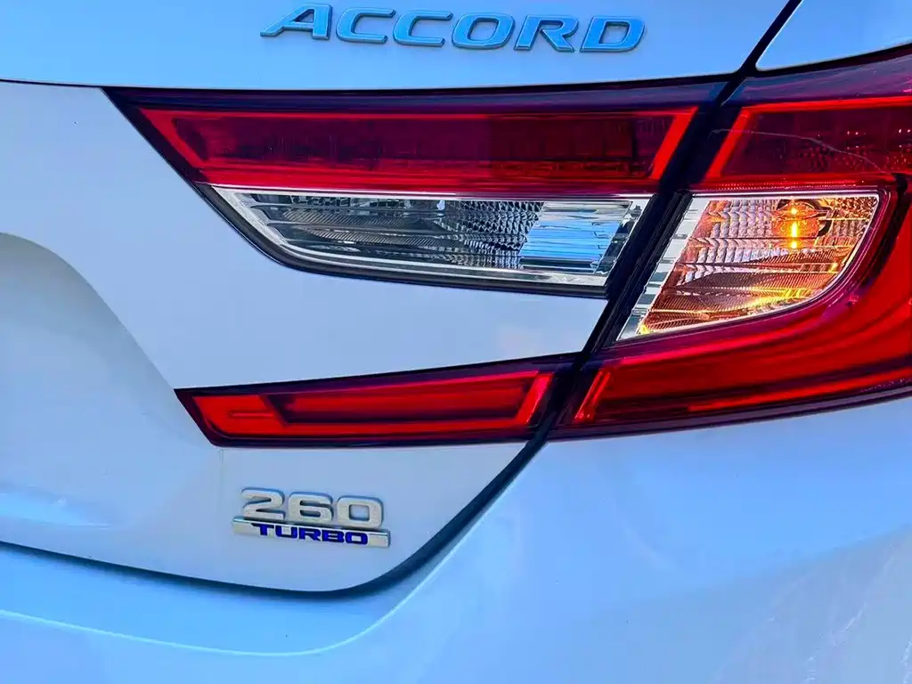 Honda Accord — фото 9
