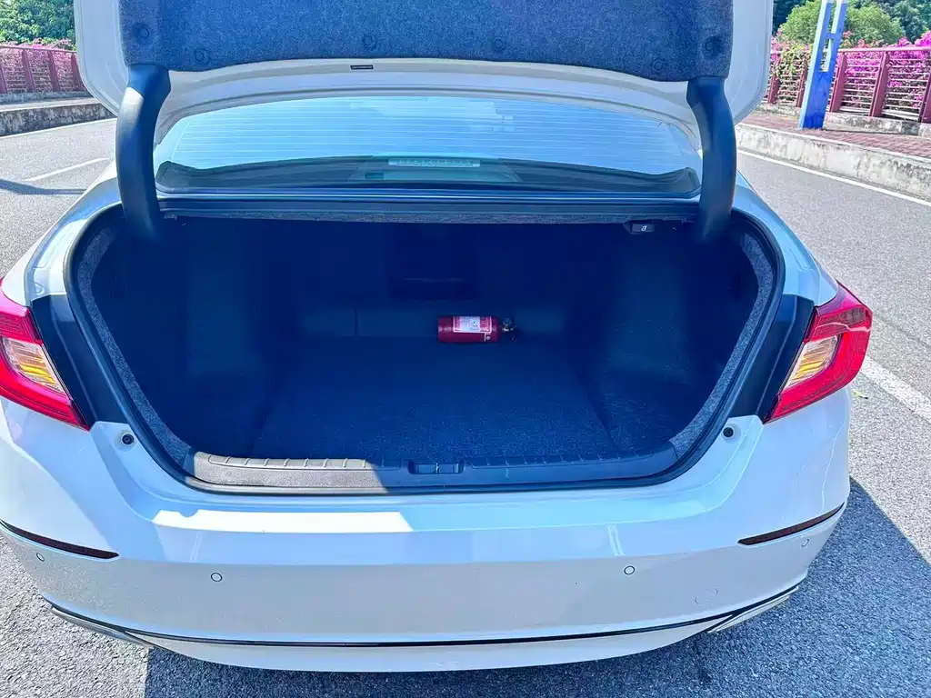 Honda Accord — фото 10