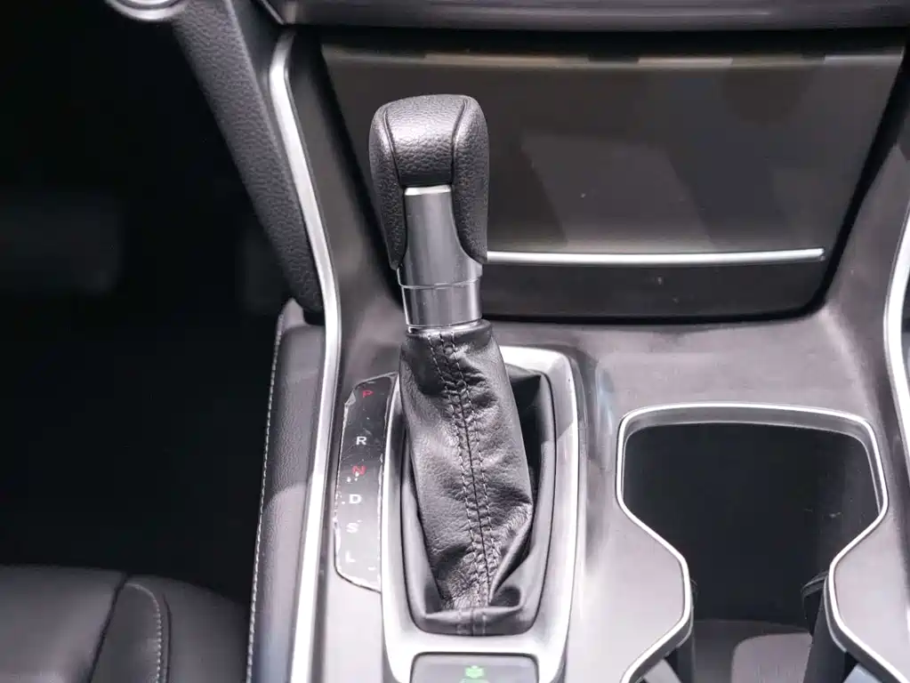 Honda Accord — фото 18