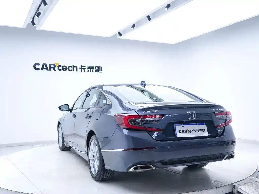 Honda Accord — фото 20