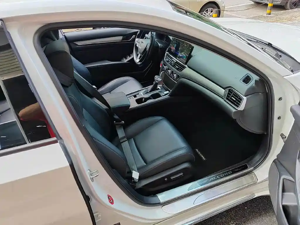 Honda Accord — фото 8