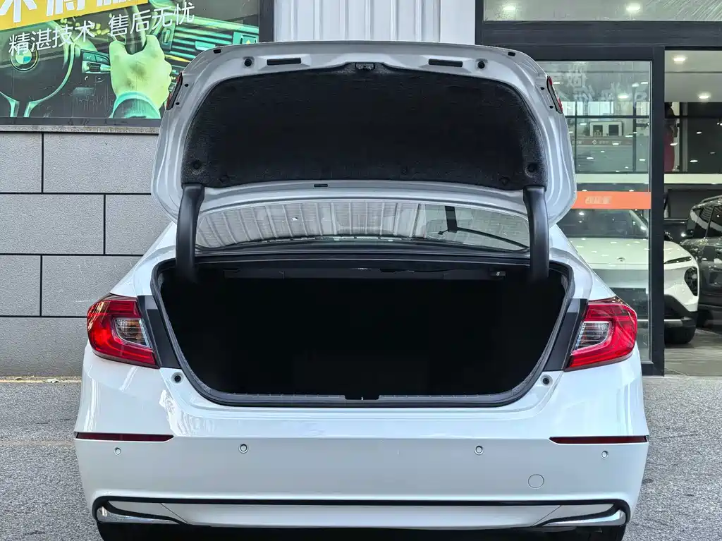 Honda Accord — фото 15