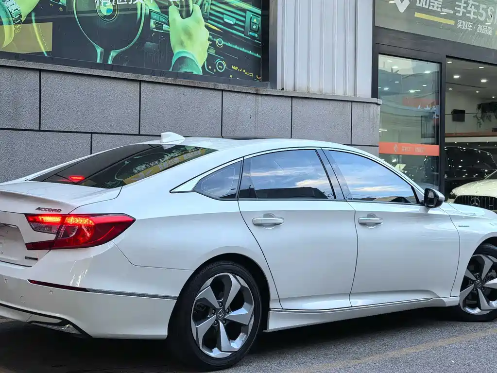Honda Accord — фото 3