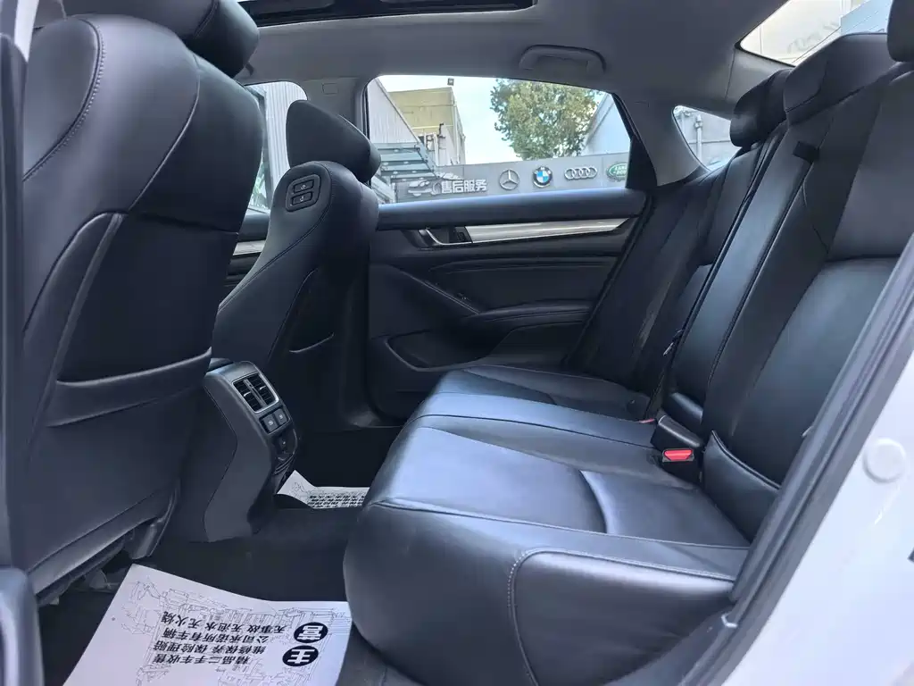 Honda Accord — фото 10