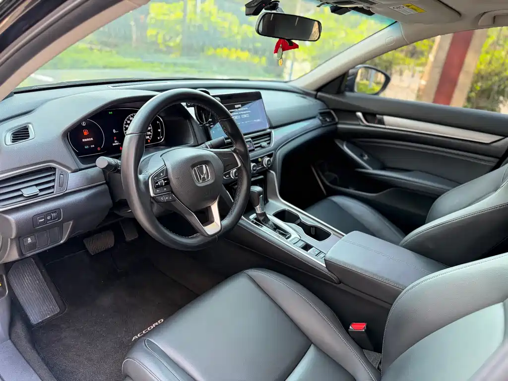 Honda Accord — фото 7