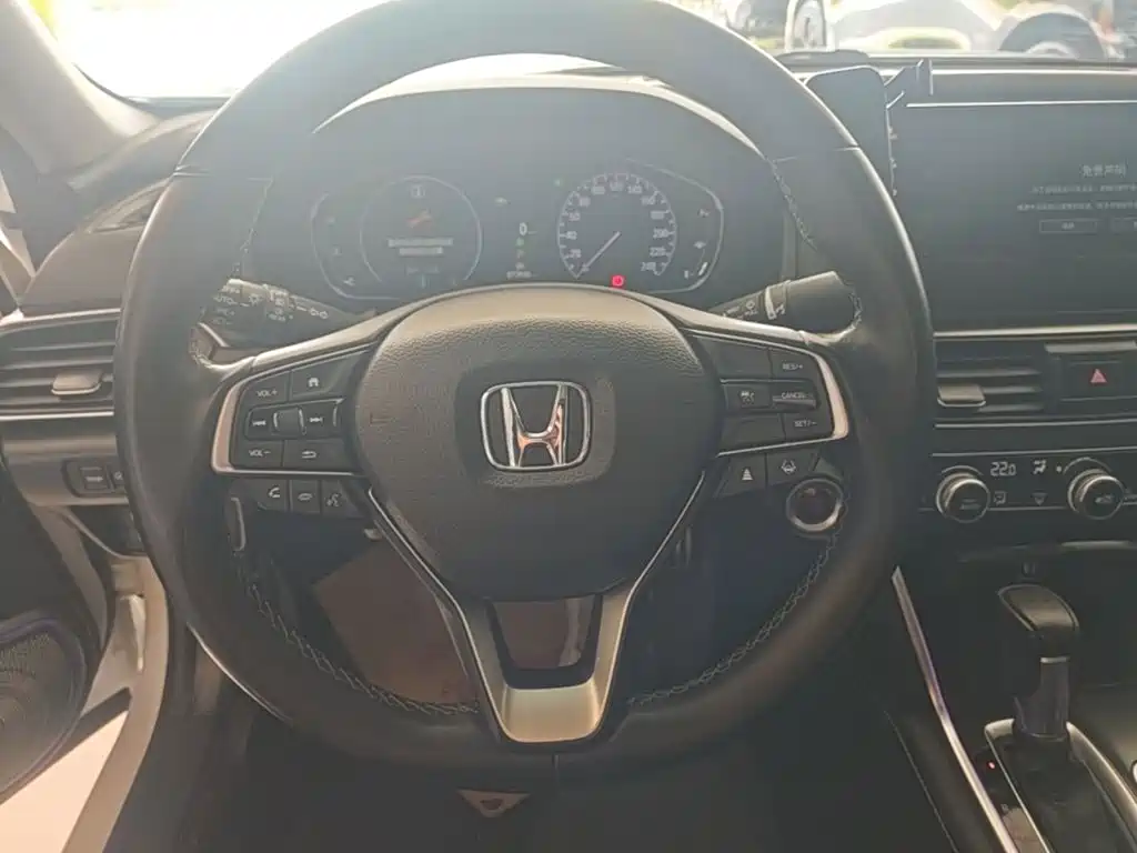 Honda Accord — фото 11