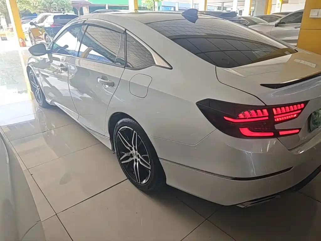 Honda Accord — фото 5