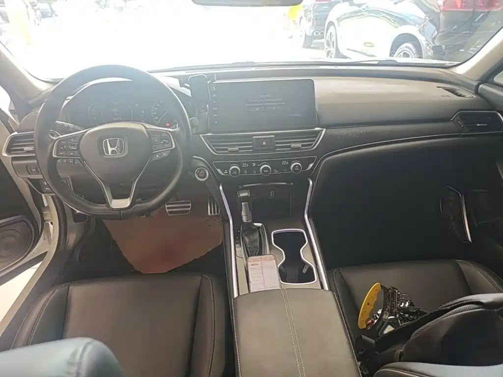 Honda Accord — фото 10