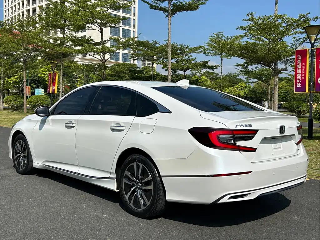 Honda Accord — фото 7