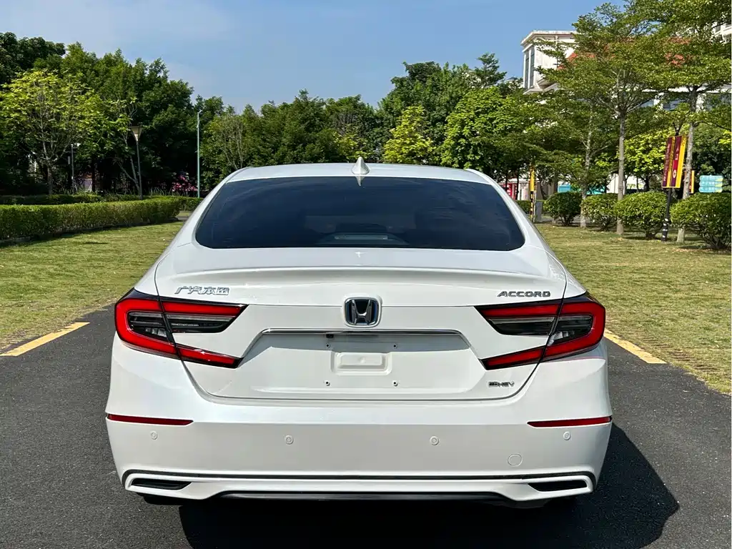 Honda Accord — фото 8