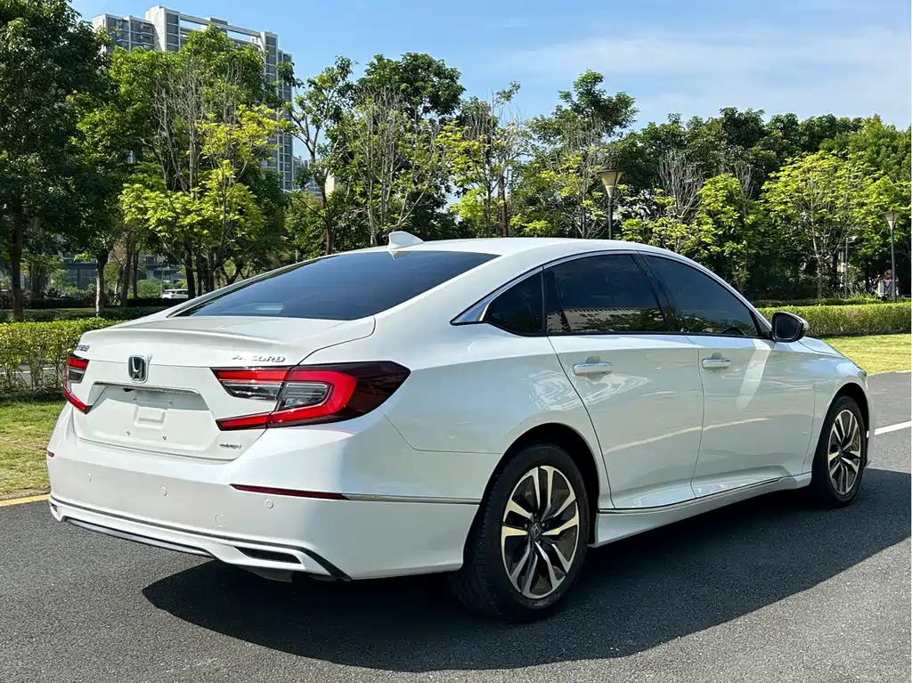 Honda Accord — фото 9