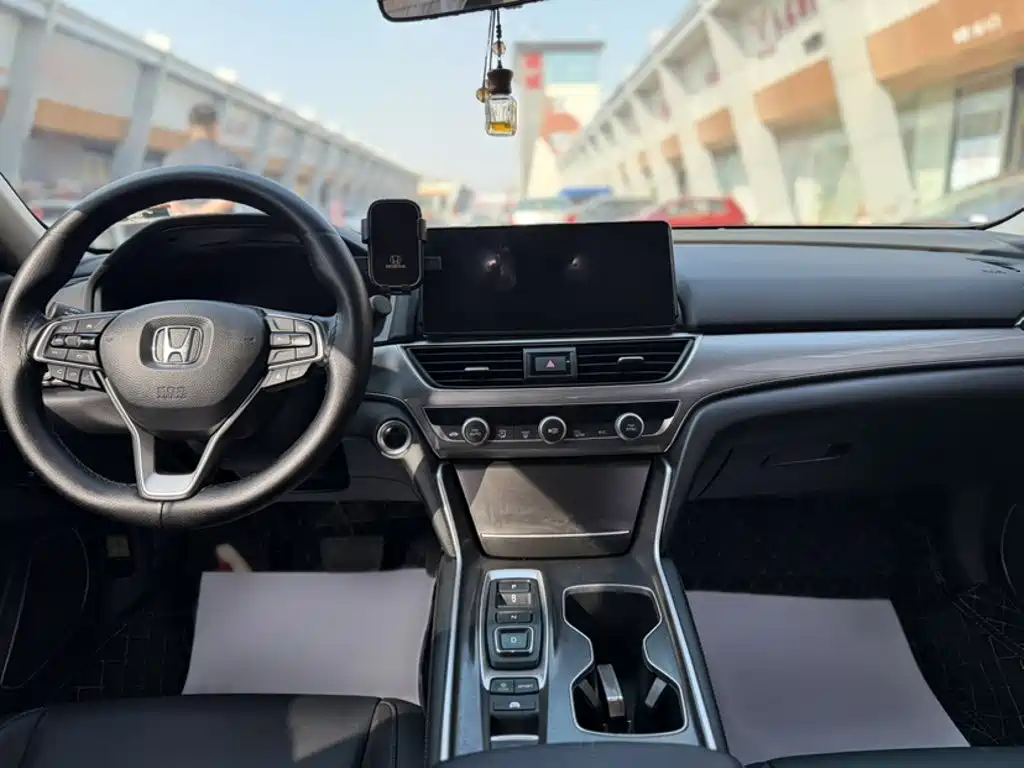 Honda Accord — фото 11
