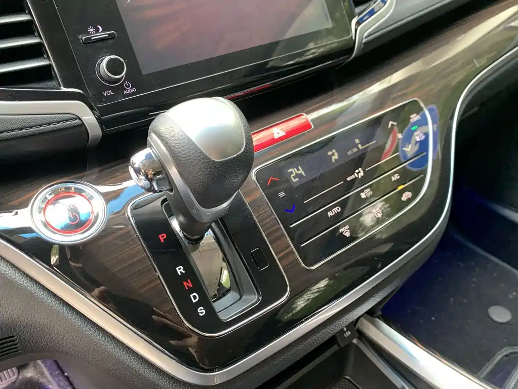 Honda Odyssey — фото 14