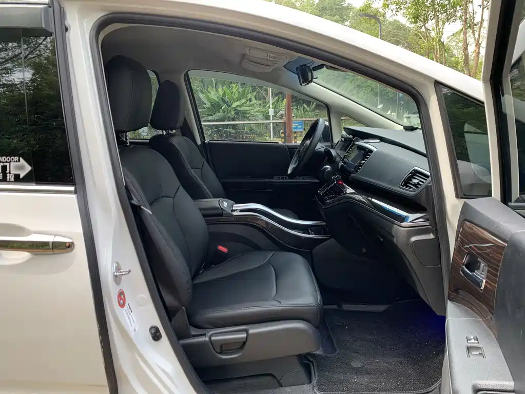 Honda Odyssey — фото 10
