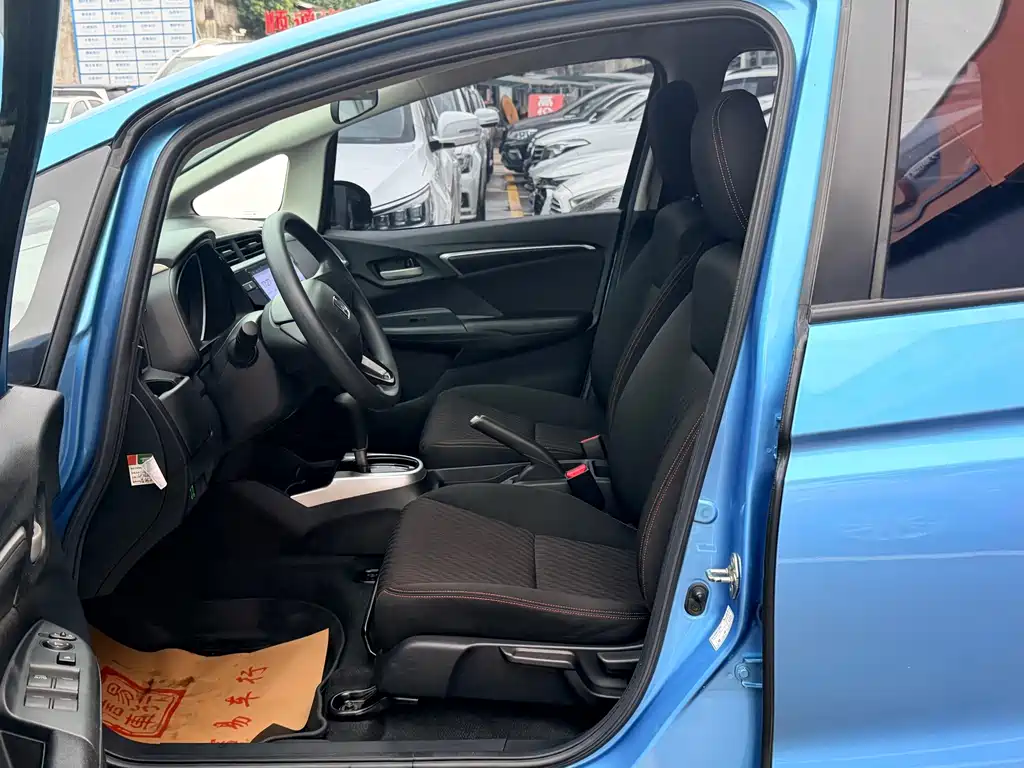 Honda Fit — фото 7