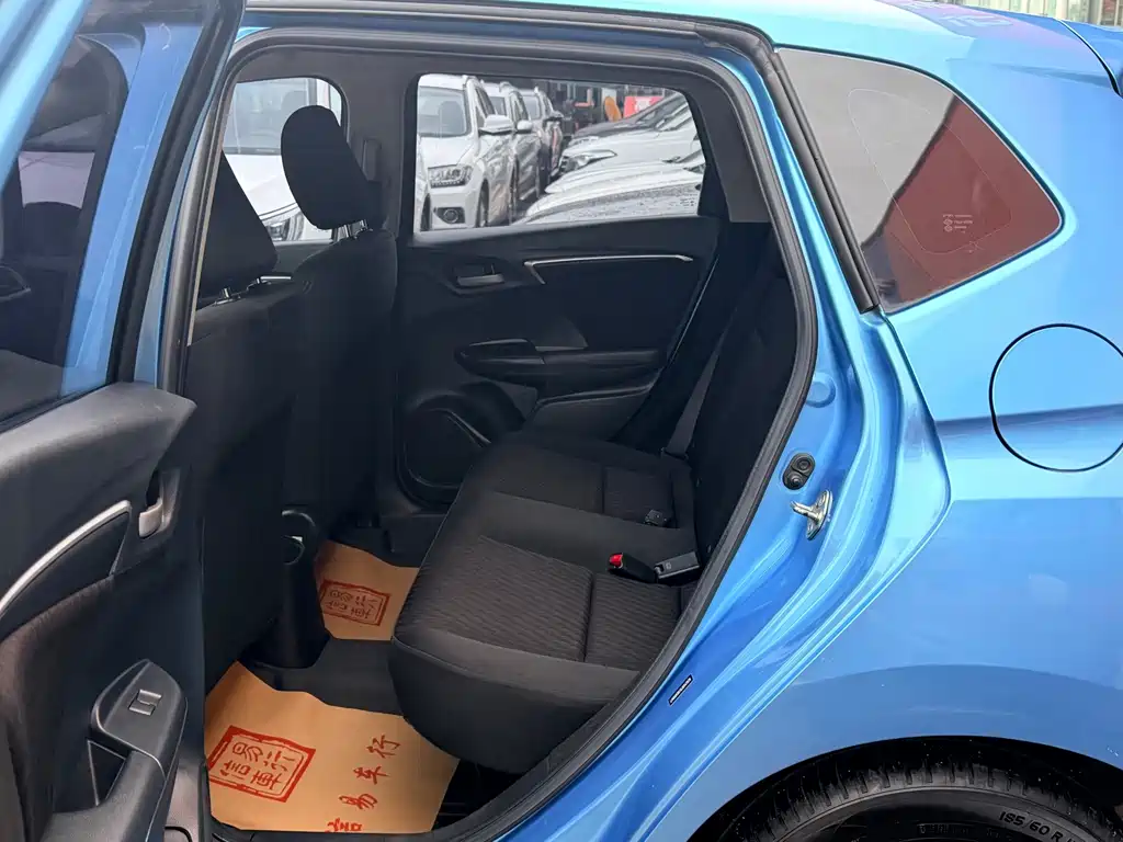 Honda Fit — фото 8