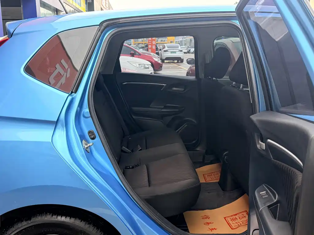 Honda Fit — фото 10