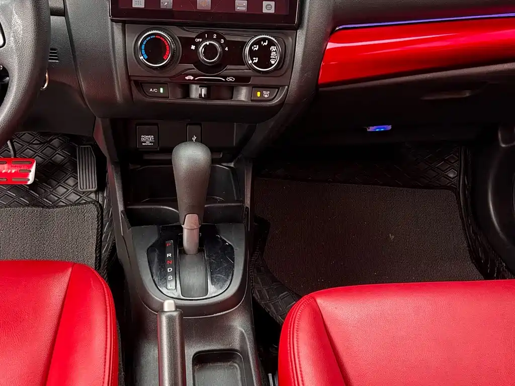 Honda Fit — фото 13
