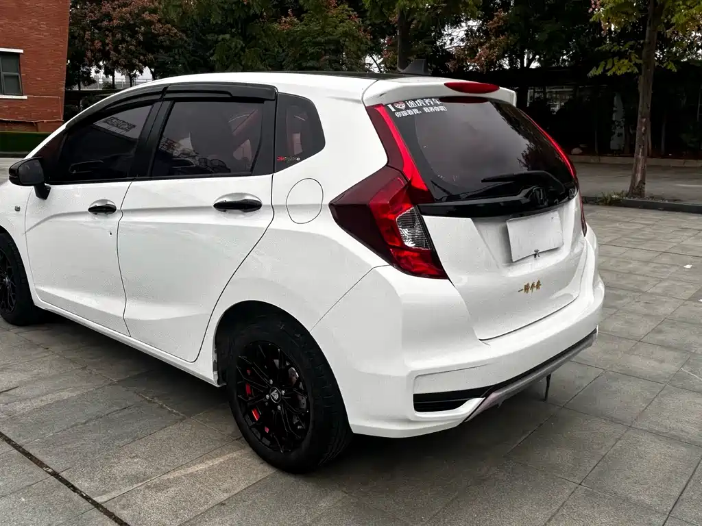 Honda Fit — фото 5