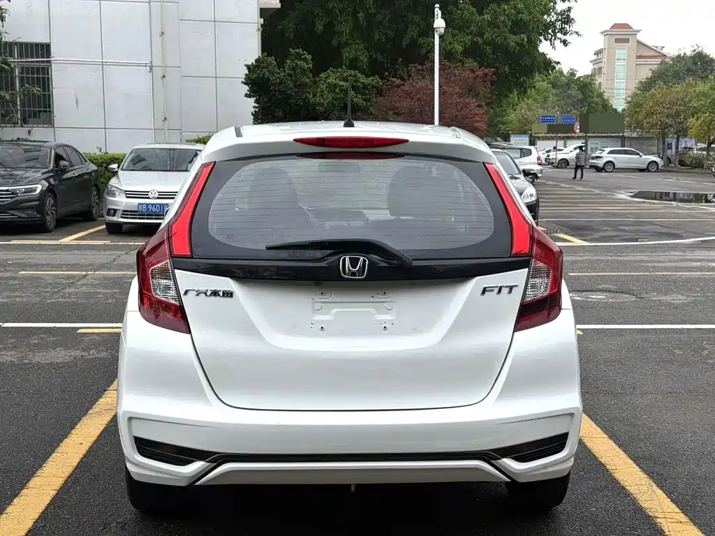 Honda Fit — фото 8
