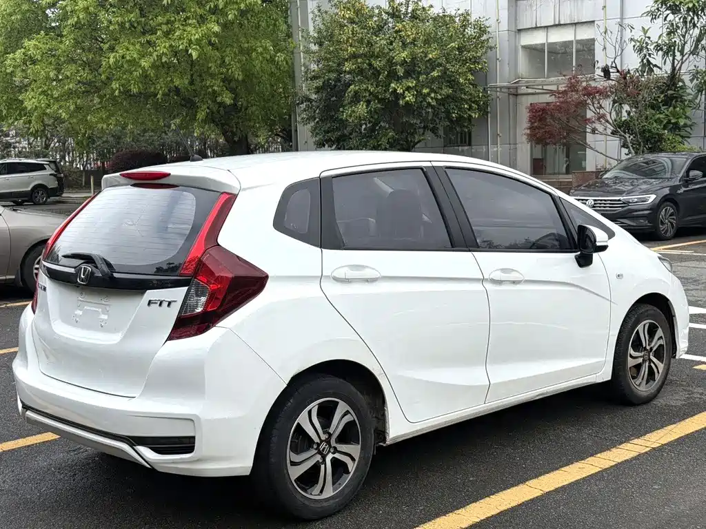 Honda Fit — фото 9