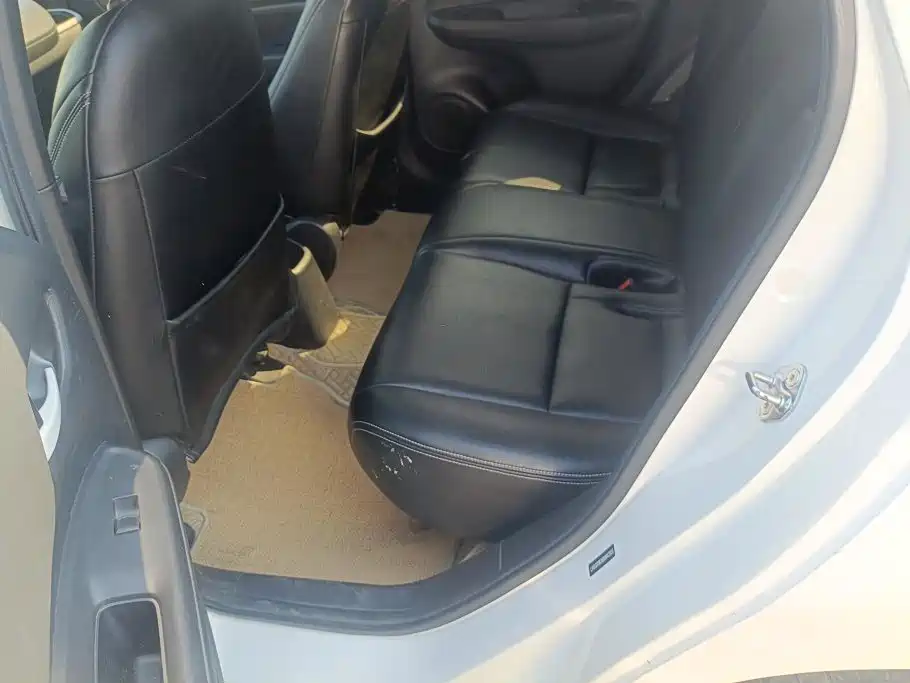 Honda Fit — фото 10