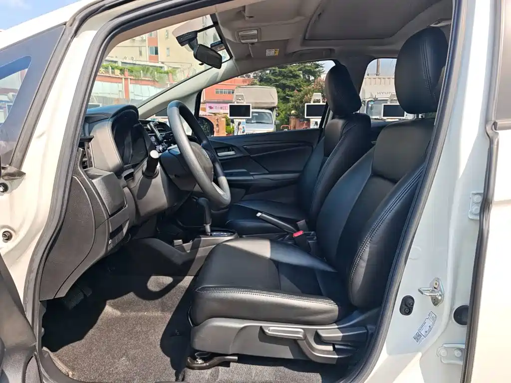 Honda Fit — фото 11