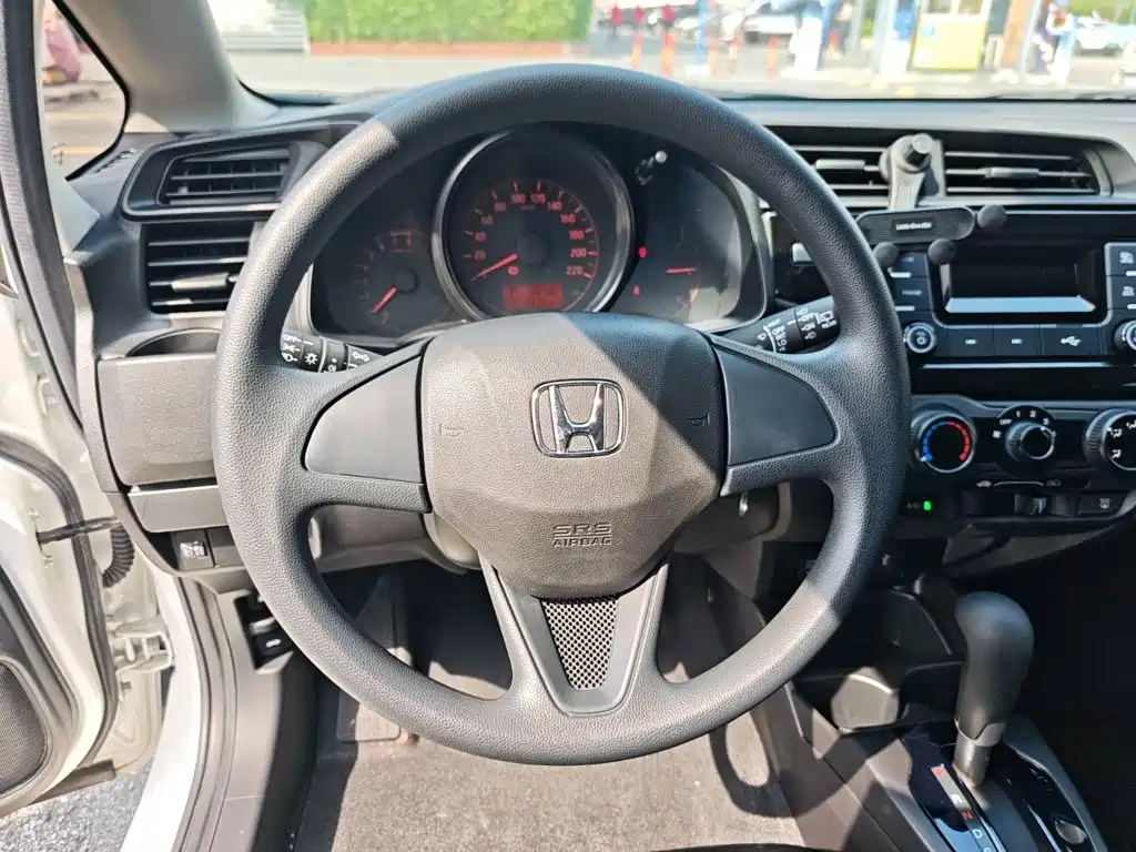 Honda Fit — фото 13