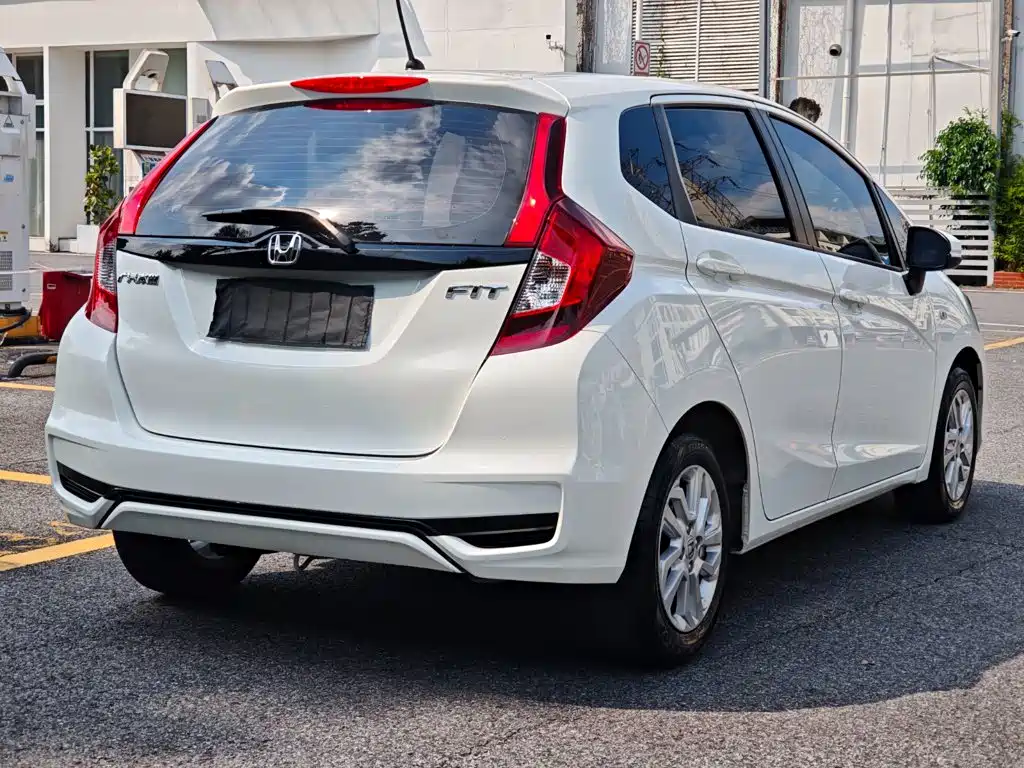 Honda Fit — фото 5