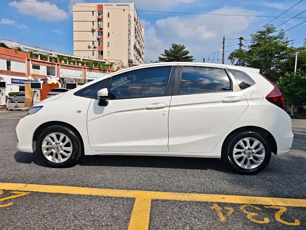 Honda Fit — фото 8