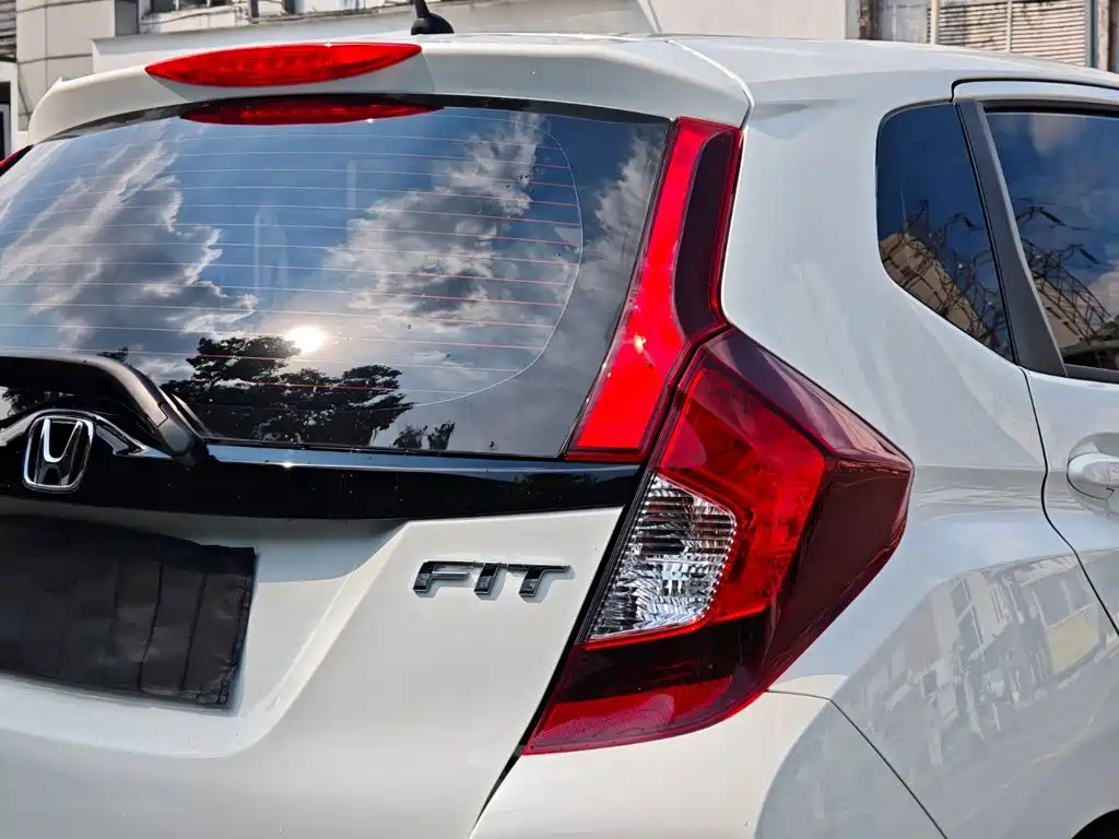 Honda Fit — фото 10